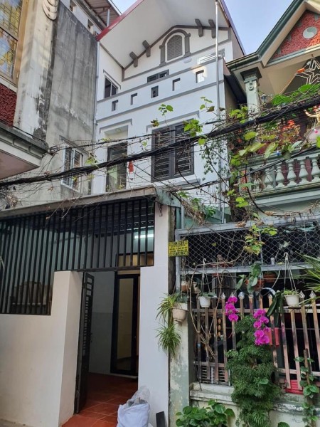 Bán nhà nguyên căn phố Thư Trung Đằng Lâm - Hải An giá bán 2.4 tỷ, sổ chính chủ