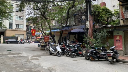 Nhà tầng 1, dt 160m Lương Định Của Phương Mai HN giá bán 6.5 tỷ sân trước sau