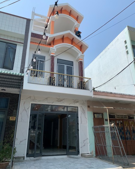 Cần bán nhà nguyên căn mặt phố đường Lê Thiệt, đường lớn, khu dân cư
