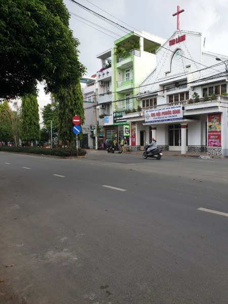Mặt tiền đại lộ 3, diện tích 109m2, nở hậu, p Phước Bình, tp Thủ Đức, lh 0986922112