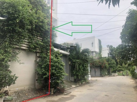 Bán nhà mặt tiền đường 102 P Tăng Nhơn Phú A, Quận 9 ngay trung tâm, 2 tầng đúc