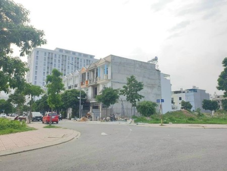 Khu dân cư Phúc Đạt duy nhất 1 lô đường xe ra vào thoải mái, tiện ích đầy đủ giá 3.2 tỷ