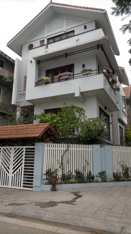 Bán nhà nguyên căn Trích Sài ô tô tránh, dtsd 148m2, 4 tầng, mt 8m, giá bán 2x tỷ lhcc