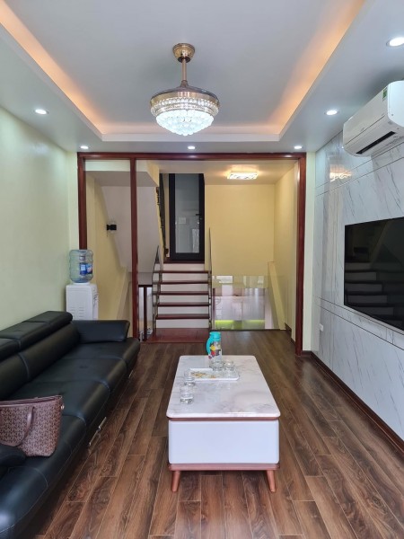 Bán nhà mặt phố Ngọc Hồi rộng thênh thang container tránh, dtsd 50m2, giá bán 2.25 tỷ