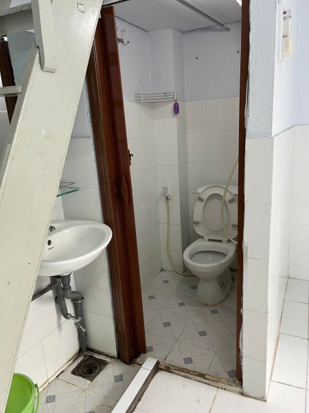 Cho thuê nhà nguyên căn tại P15, Quận 10, khu an ninh, gần chợ, công viên