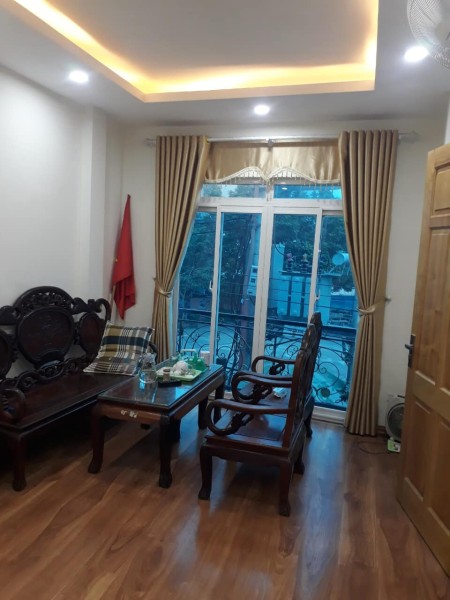 Cần bán nhà mặt phố kinh doanh bất chấp, gần nhà thi đấu Hà Đông, 40m, mặt tiền 8m.