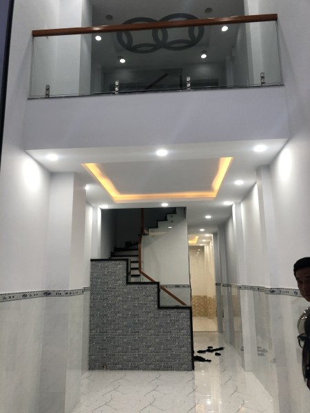 Cho thuê nhà mặt tiền đường 3/2 liên hệ 0774348841, giá thương lượng, đúc 6 tầng