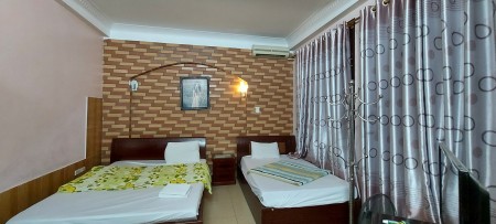 Bán nhà Lô góc phố Hoàng Quốc Việt: Ôtô tránh, Kinh doanh DT 59.8m2 x MT 4.5m,giá 12.5 tỷ