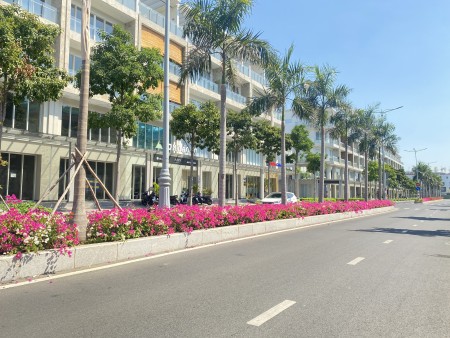 Bán shophouse Saritown Sala. Vị trí đẹp để xe thoải mái, đúc kiên cố 4.5 tầng, giá tốt
