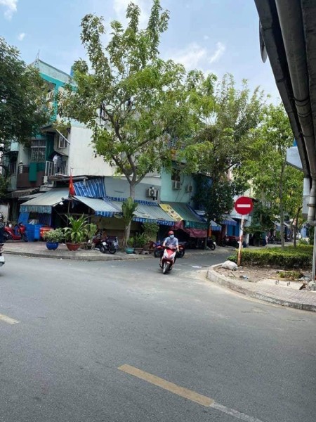 Nhà đẹp diện tích sử dụng 4m x 12m, hẻm lớn Lê Văn Khương, giá bán chỉ 4.x tỷ