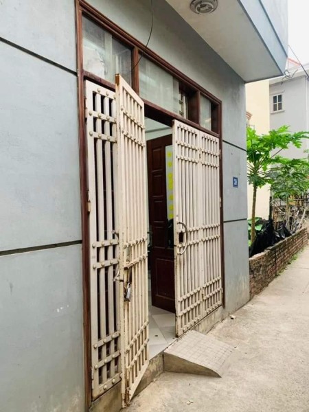 Bán nhà Ngọc Thuỵ gần trường học 2 mặt thoáng, 10m ô tô đỗ ngày đêm, lh 0972263245