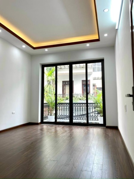 Bán nhà phân lô 45m2* 5 tầng mới đẹp, Phố Hoàng Văn Thái, gara ô tô giá 7.5 tỷ.