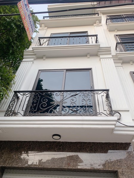 Siêu hậu Cầu Giấy, diện tifccsh 40m2, 5 tầng mặt tiền 5m, ngõ 3 gác 20m ra ô tô tránh