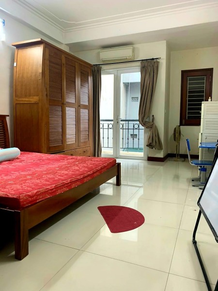 Bán gấp căn nhà dân xây để ở diện tích 89.5m2, nhà xinh, nội thất đẹp, giá 3.26 tỷ, sổ chính chủ