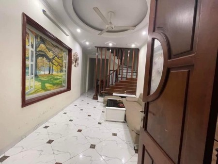 Cần bán nhà 3 mặt thoáng phố Hoàng Mai, diện tích sử dụng 32m2, 4 tầng, giá bán 3 tỷ