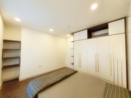 Căn 2PN 58m2 tại chung cư Terra Royal - Bán 5.5 tỷ. Có HĐMB hướng Đông Bắc Landlamark 81