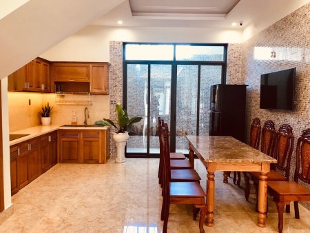 Bán nhà 1 trệt 2 lầu đẹp full nội thất mặt tiền đường Lê Văn Lộc