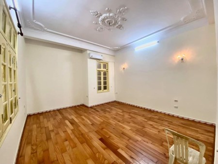 Nhỉnh 6 tỷ nhà đẹp Linh Đàm diện tích rộng ngõ thông ô tô gần phố, lh 0335803979