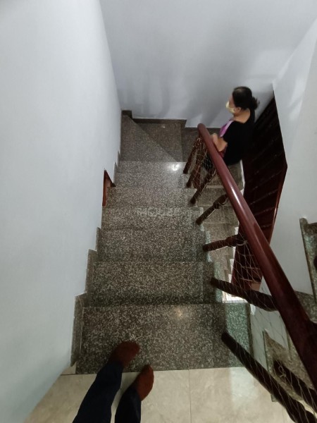 Bán gấp nhà Tân Bình bê tông cốt thép 5 lầu vài bước ra mặt tiền tương lai gần bên công viên