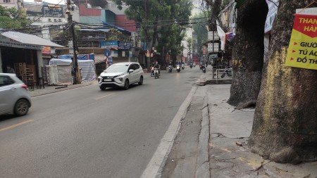 Bán nhà MP La Thành gần ĐSQ Nga DT 90m2 MT 4.1m giá 21,6 tỷ. LH 0912442669