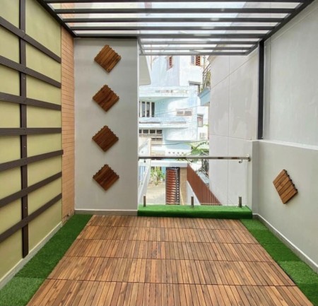 Bán nhà ngay gần Hùng Vương Plaza, có sổ hồng riêng đầy đủ, có thể vay ngân hàng lên đến 70 %