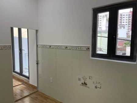 Nhà nguyên căn kinh doanh đỉnh Lạc Long Quân, phường 11, diện tích 50m2, giá nhỉnh 8 tỷ