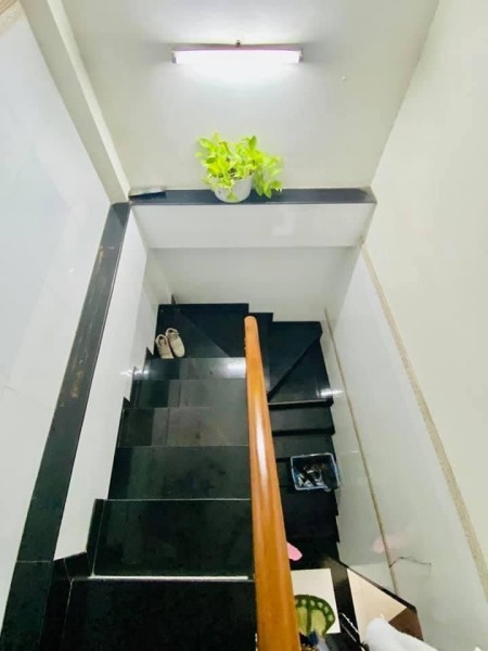 Bán nhà đường Đất Thánh, Tân Bình, diện tích sử dụng 25m2, 4 lầu, giá rẻ, thương lượng