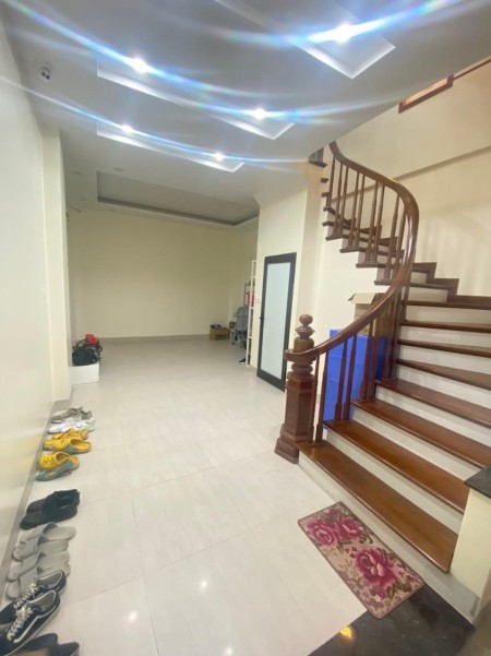 Bán nhà phân lô ngõ ô tô Quận Cầu Giấy, mặt tiền 5m, 5 tầng, giá bán 6.8 tỷ