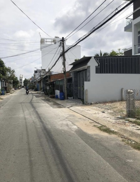 Bán gấp miếng đất ngay đường Tỉnh Lộ 10 đường lớn, xe quay đầu, bao sang tên công chứng