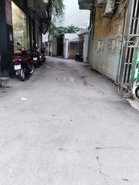 Lô đất còn lại nằm ngay đầu ngõ đường Phùng Hưng Hà Đông, 35m2, MT 5m, giá chỉ hơn 2 tỷ