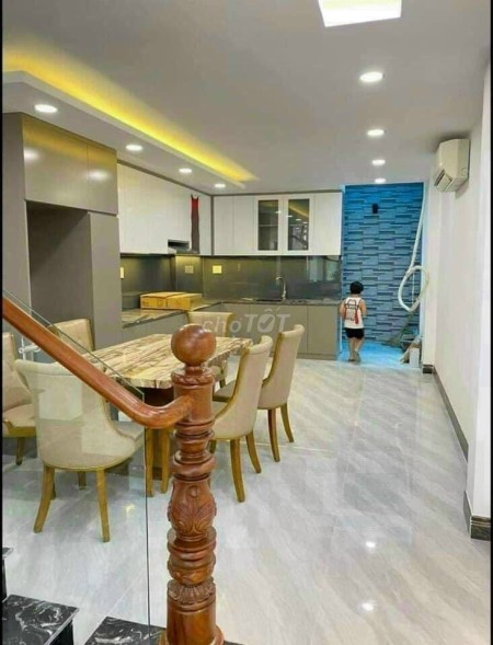 Bán gấp nhà mặt tiền trung tâm Quận 5, giá tốt đầu tư sinh lời 3.1 tỷ, thương lượng