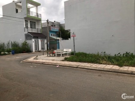 Cần bán gấp đất 1.2 tỷ diện tích sử dụng 80m2 xã Bình Chánh. Xe hơi đậu trước đất