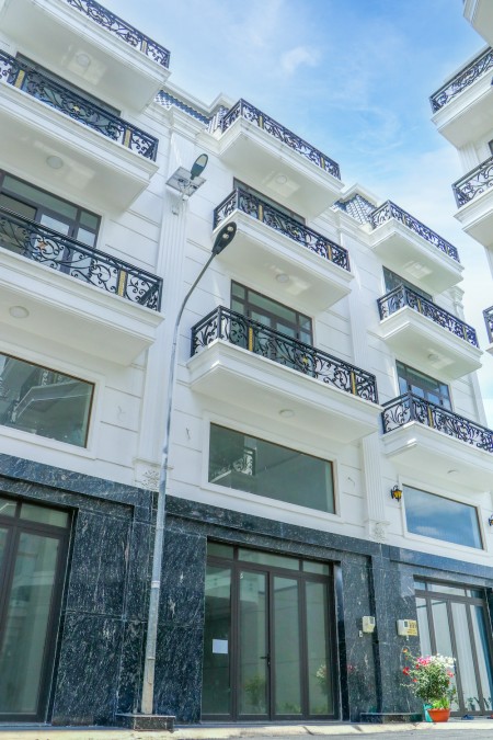Cần bán gấp nhà mt Tô Ngọc Vân Q12 90m2 đất 4x22 3,5 tấm