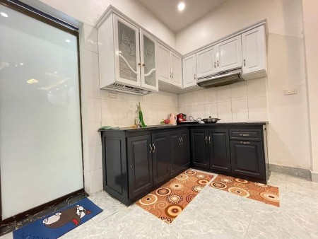 Bán nhà nguyên căn đẹp giá rẻ Nguyễn Trãi, Quận Thanh Xuân, sổ đỏ vuông vắn, dân trí cao