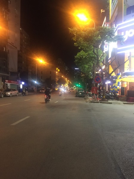 Bán nhà mặt tiền phố Nguyễn Tuân, diện tích 72m2, 7 tầng vỉa hè rộng, kinh doanh vô đối