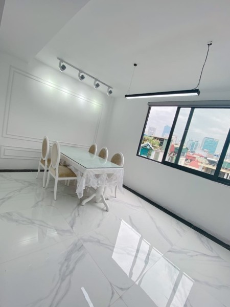 Bán nhà Trần Quốc Vượng 35m2, lô góc, thang máy, nội thất hiện đại, giá 5.5 tỷ