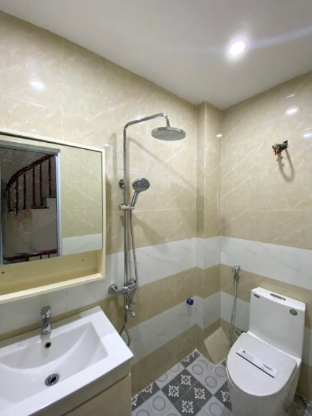 Bán Nhà Vạn Phúc Quận Hà Đông dt 44m2 5 tầng kinh doanh ô tô vào nhà giá chỉ 6.3 tỷ