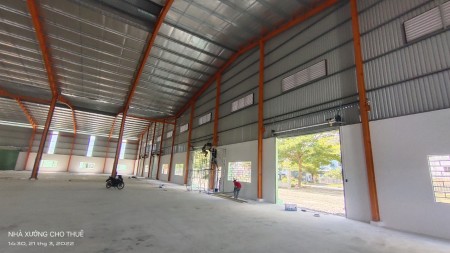 Cho thuê nhà xưởng mới xây KCN Tân Đức, diện tích 600m2 điện VA, PCCC tự động 0896401042