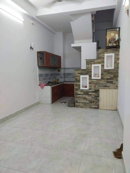 Bán nhà mặt tiền đường Nguyễn Giản Thanh, 4 tầng, 40m2, ngang 4m, giá 9 tỷ hơn.