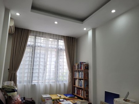 Bán nhà Xuân La, ngõ ô tô, diện tích sử dụng 45m2, 5 tầng, giá bán 4.8 tỷ sổ sẵn