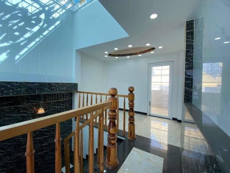 Bán nhà nguyên căn Lê Văn Khương 4 tầng hẻm xe hơi 205m2, giá 4.65 tỷ, thương lượng