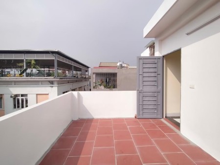 Bán nhà ngõ Đê Trần Khát Chân Quận Hai Bà Trưng Hà Nội, dt 40m2 5 tầng ngõ rộng