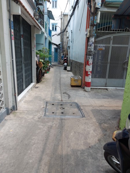 Gia đình định cư Mỹ cần bán nhà hẻm 202/ Phạm Văn Hai, P.5, Q.Tân Bình