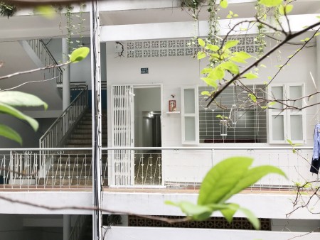 Cho thuê căn hộ ngay trung tâm Quận 5, giá 9.5 triệu/tháng, khu vực an ninh dân trí cao, yên tĩnh