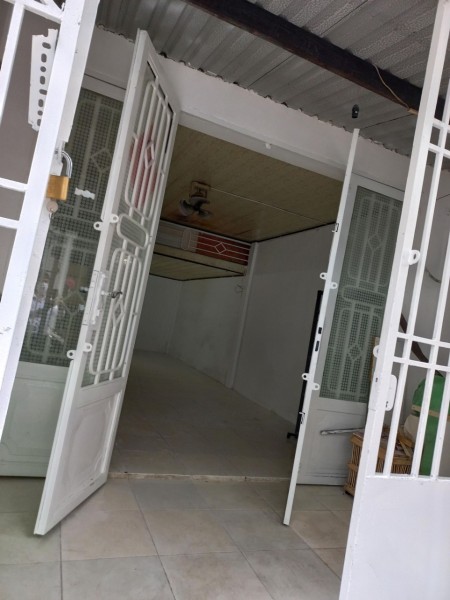 Bán nhà Bến Mễ Cốc Quận 8, hèm rộng xe ba gác, gần chợ gần trường học, giá 2 tỷ 85