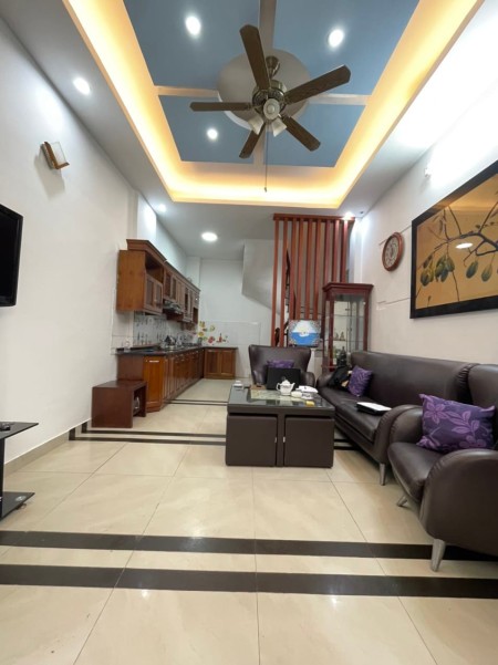 Nhà nguyên căn đẹp ở ngay Khương Đình, full nội thất giá bán 35m2, giá 3.9 tỷ, sổ sẵn
