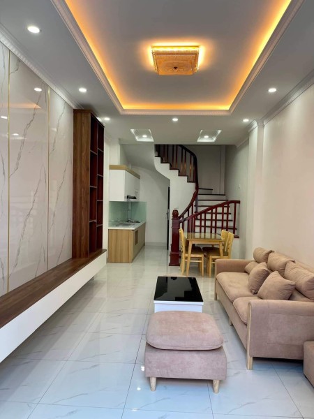 Bán nhà trung tâm Ngọc Lâm, giá chỉ nhỉnh 4 tỷ, nhà mới full nội thất, khách về ở luôn