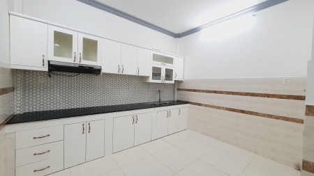 Bán nhà đẹp nhỉnh 8 tỷ ở ngay Ông Tạ CMT8 sầm uất, liên hệ 0943842686 khu dân cư