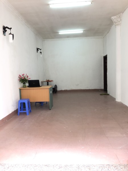 Văn phòng Hoàng Quốc Việt, dtsd 30m2, riêng biệt, 1 nhà ra mặt đường, 8tr/th, lh 0912540213