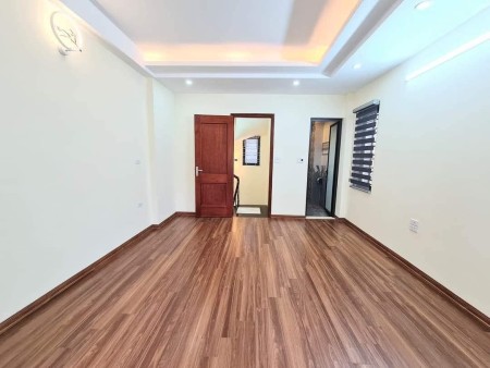 Bán nhà mới koong lô góc 3 mặt thoáng, gần phố ô tô tránh, chủ nhà thiện trí đúc 6 tầng